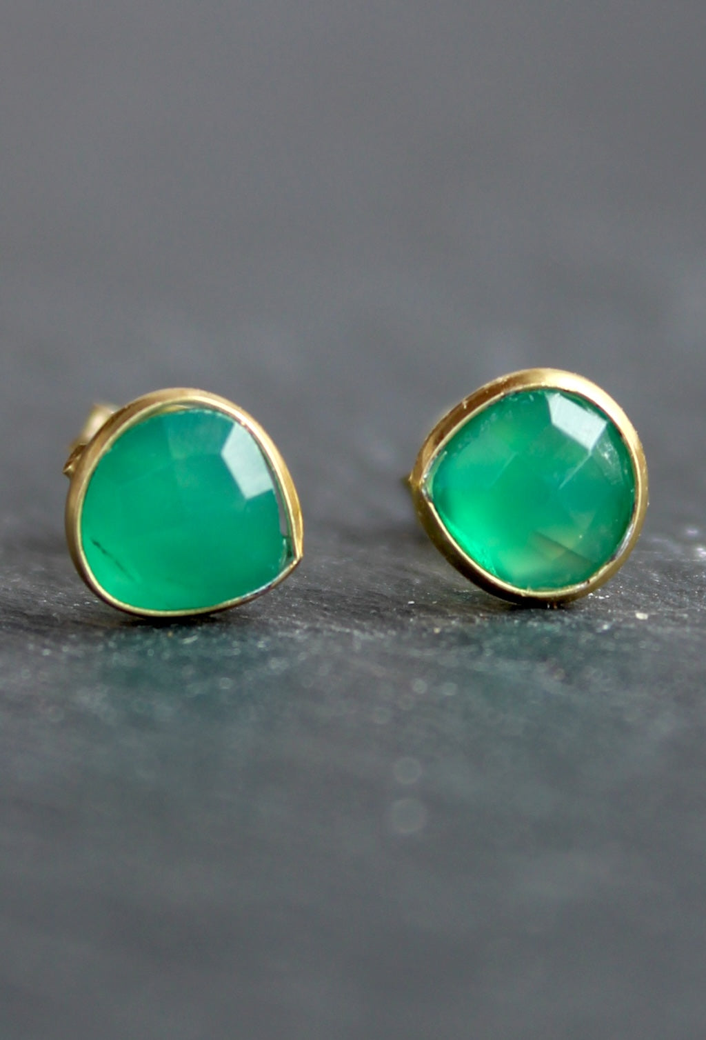 Lydia - Green Onyx & Gold Stud Earring