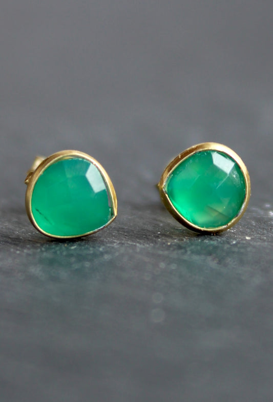 Lydia - Green Onyx & Gold Stud Earring