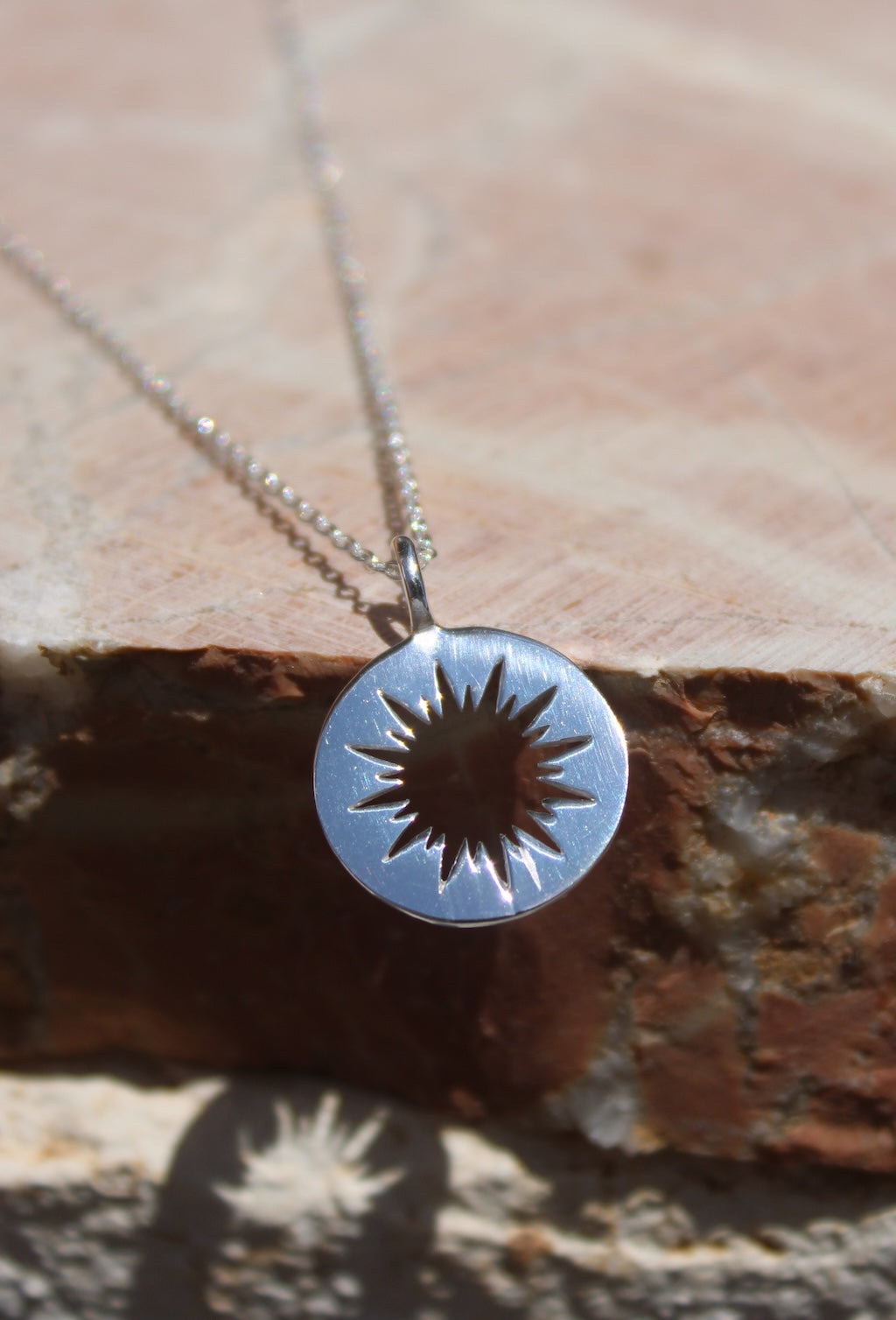 Sol ~ collar resplandor solar