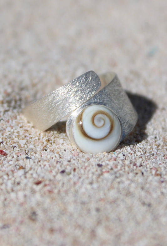 Anillo Envolvente con Textura y Concha - Shiva Eye