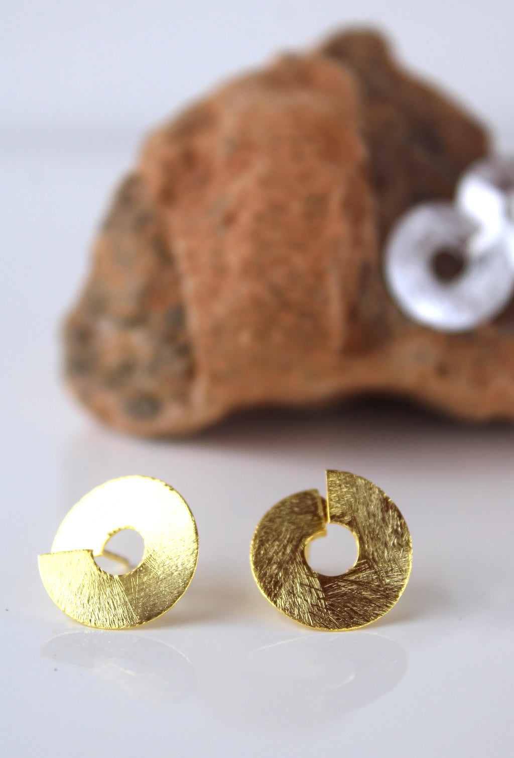 Caracola Abstract Spiral Stud Earrings