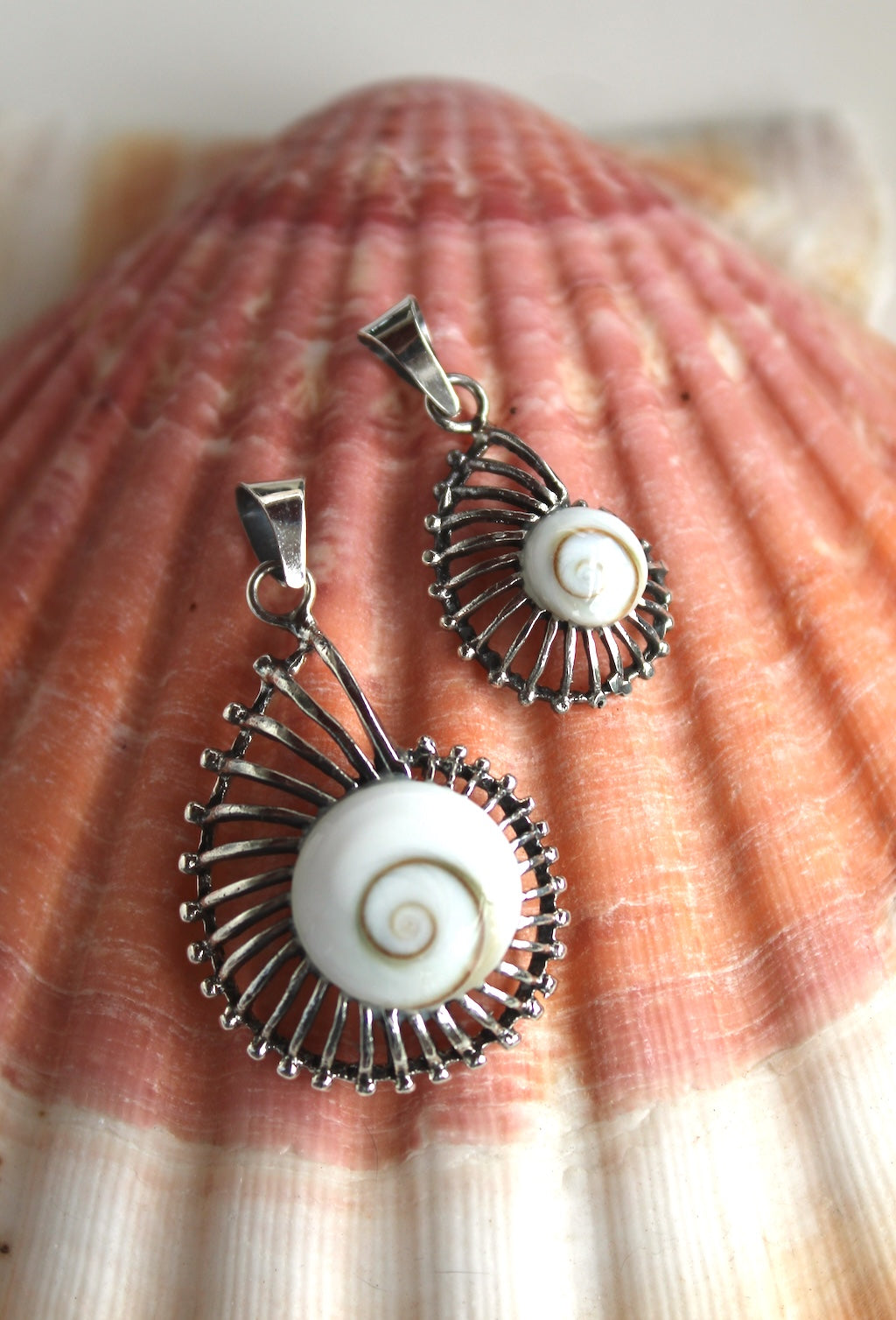 Colgante de Concha Marina en Espiral y Ojo de Shiva | Collar