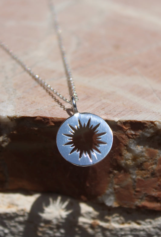 Sol ~ collar resplandor solar