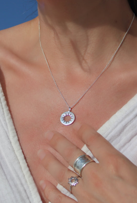 Sol ~ collar resplandor solar