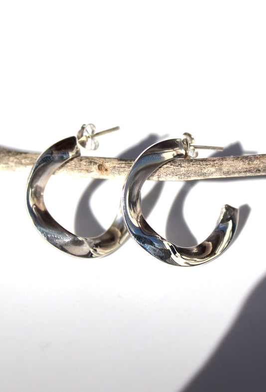 Pendientes de aro plateados Wavey de Rhonda