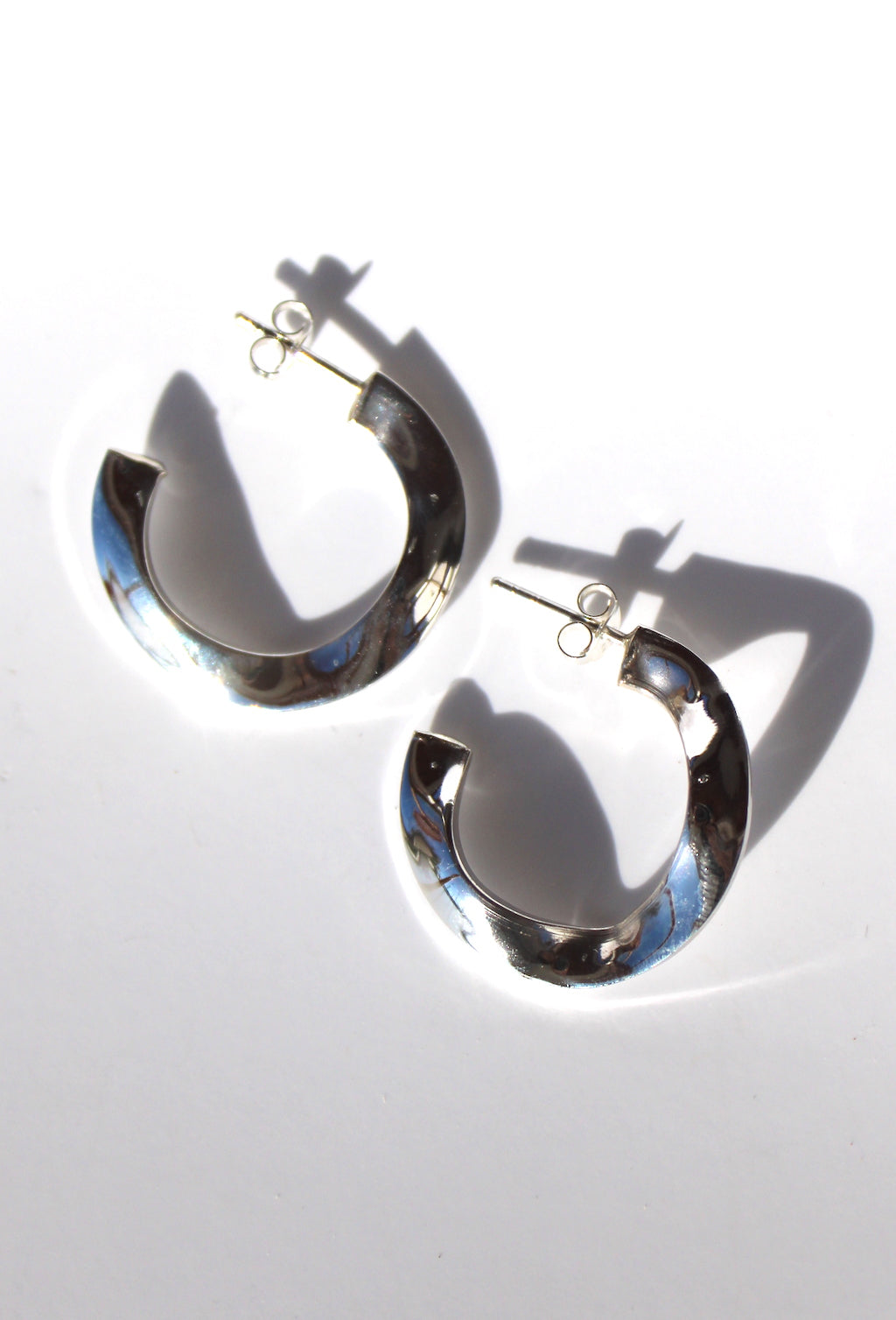 Pendientes de aro plateados Wavey de Rhonda